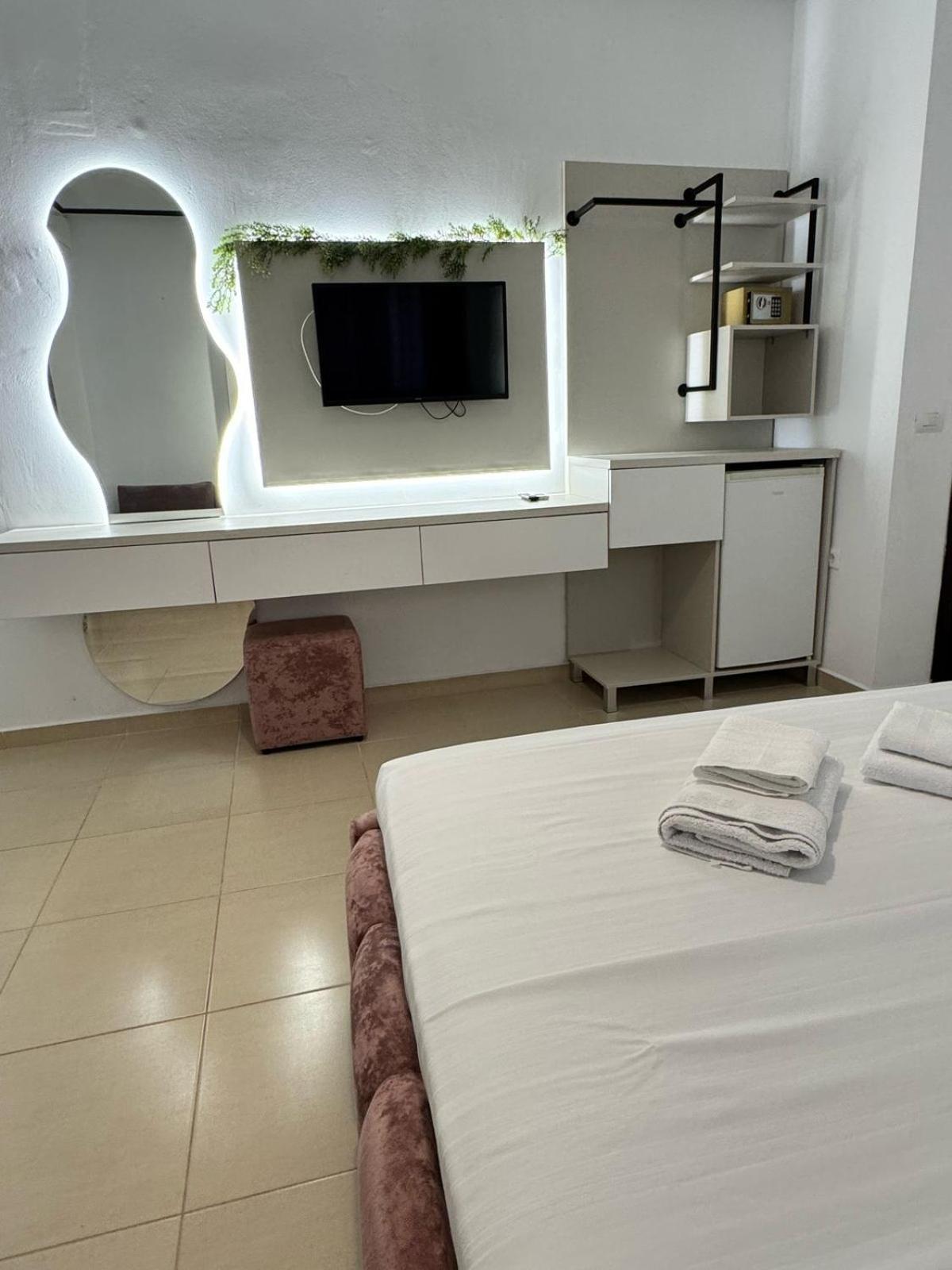 Villa Shehu Ksamil Rom bilde